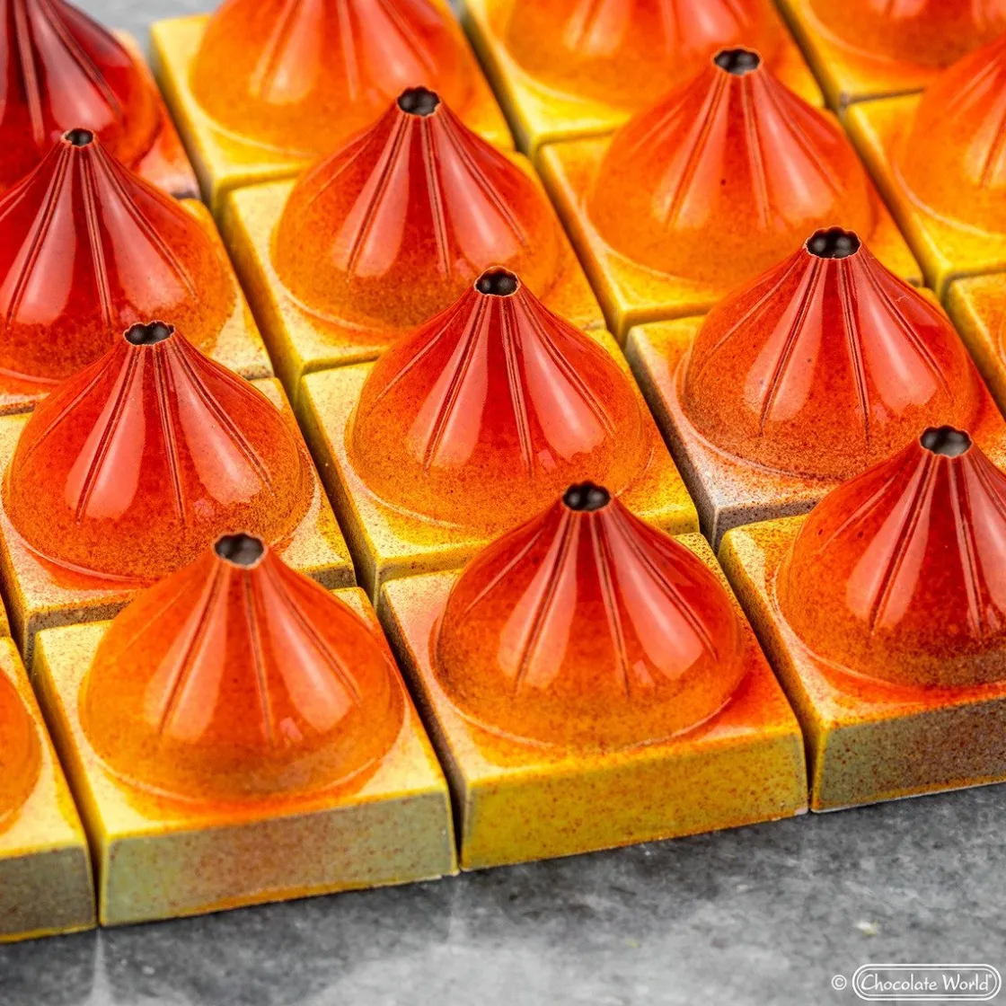 Chocolate World Bonbonvorm Koepel (24x) 26x26x23,5mm*** Bonbonvormen