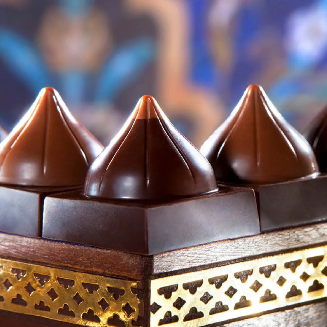 Chocolate World Bonbonvorm Koepel (24x) 26x26x23,5mm*** Bonbonvormen