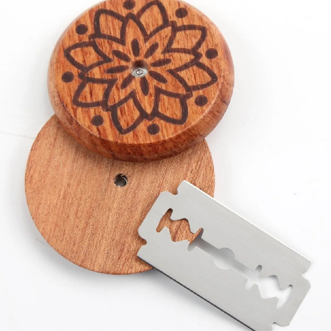 BrandNewCake Deegmesje Houten UFO (incl. 5 mesjes)* Messen En Zagen