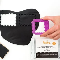 Decora Koekjes Uitstekerset Rechthoek met Kartel 4st.* Figuur Stekers