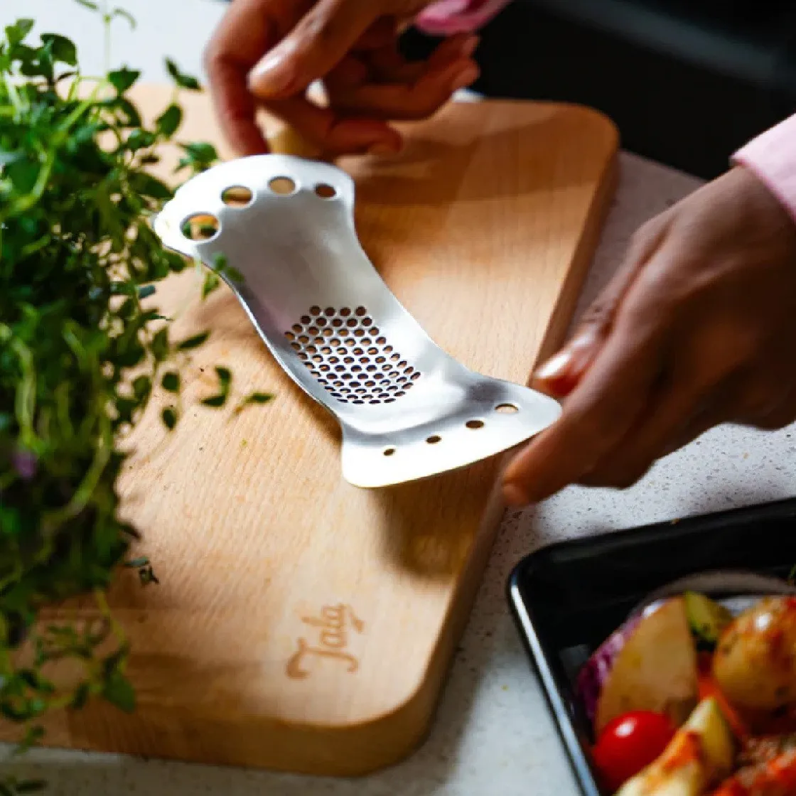 Tala Knoflookpers met Kruidenstripper* Schillen En Raspen